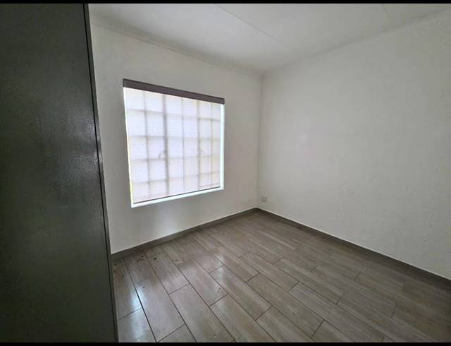 2 BEDROOM PROPERTY TO RENT IN GLEN MARAIS